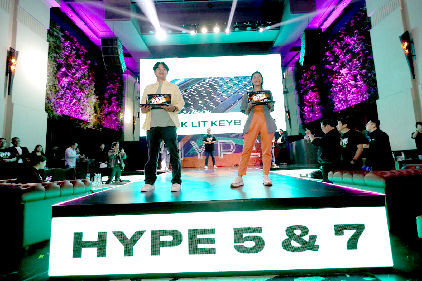 HYPE UP YOUR LIFE: Axioo meluncurkan laptop Hype Series terbaru dengan desain ramping dan harga terjangkau.