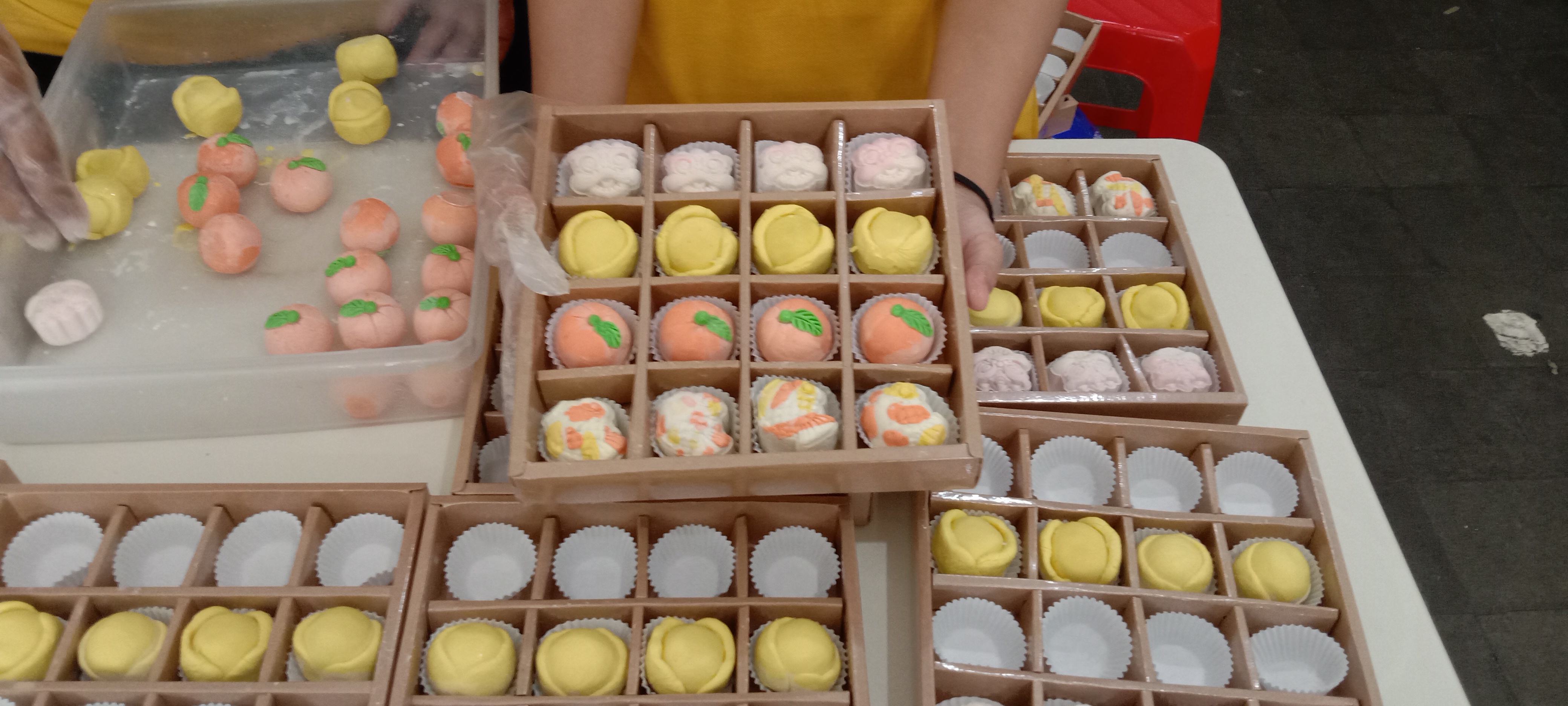 BANJIR PESANAN:  Ronde frozen yang dibuat dengan berbagai karakter unik.