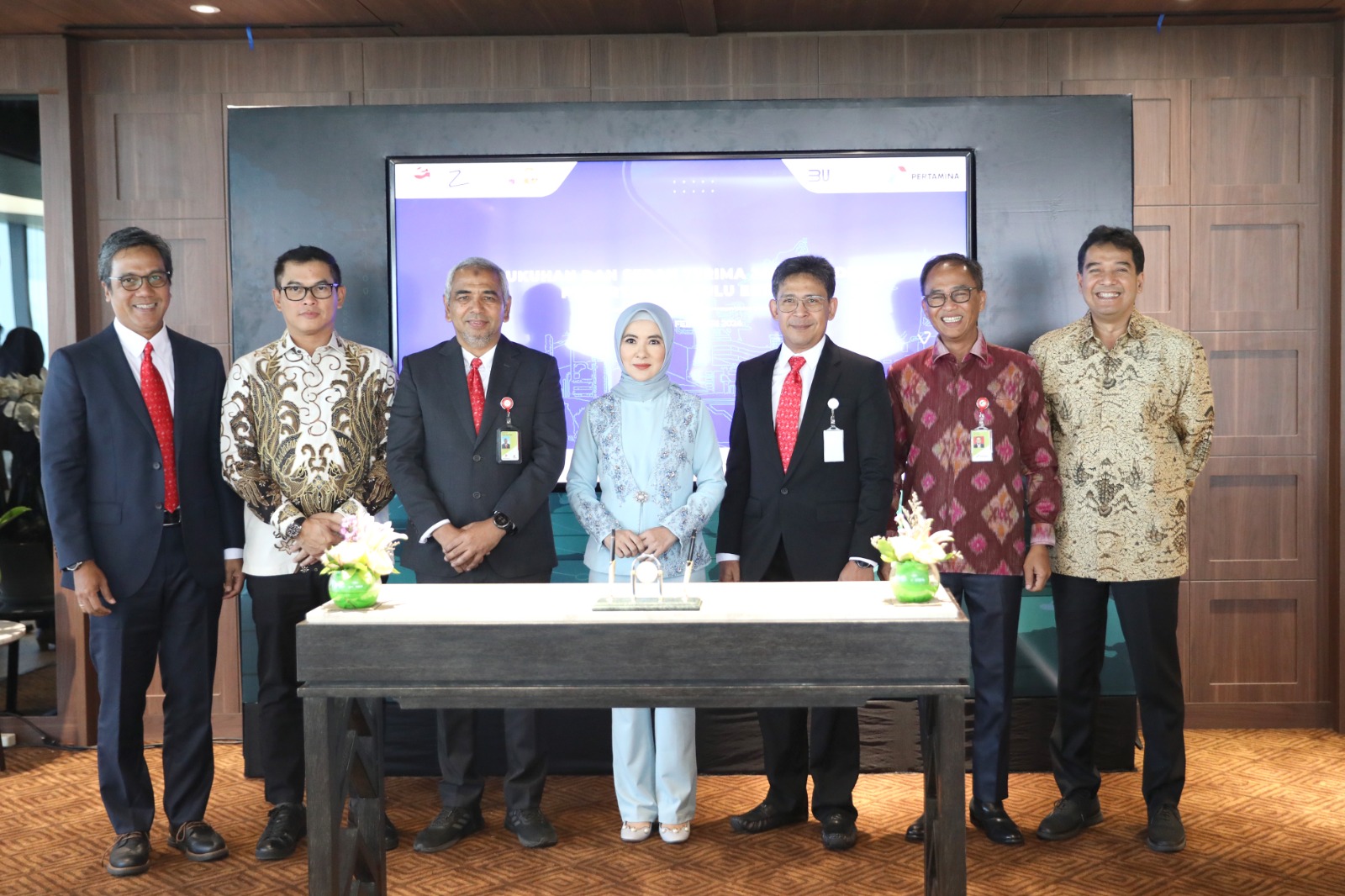 Direktur Utama Pertamina Nicke Widyawati menyaksikan langsung pergantian jajaran direksi PT Pertamina Hulu Energi.