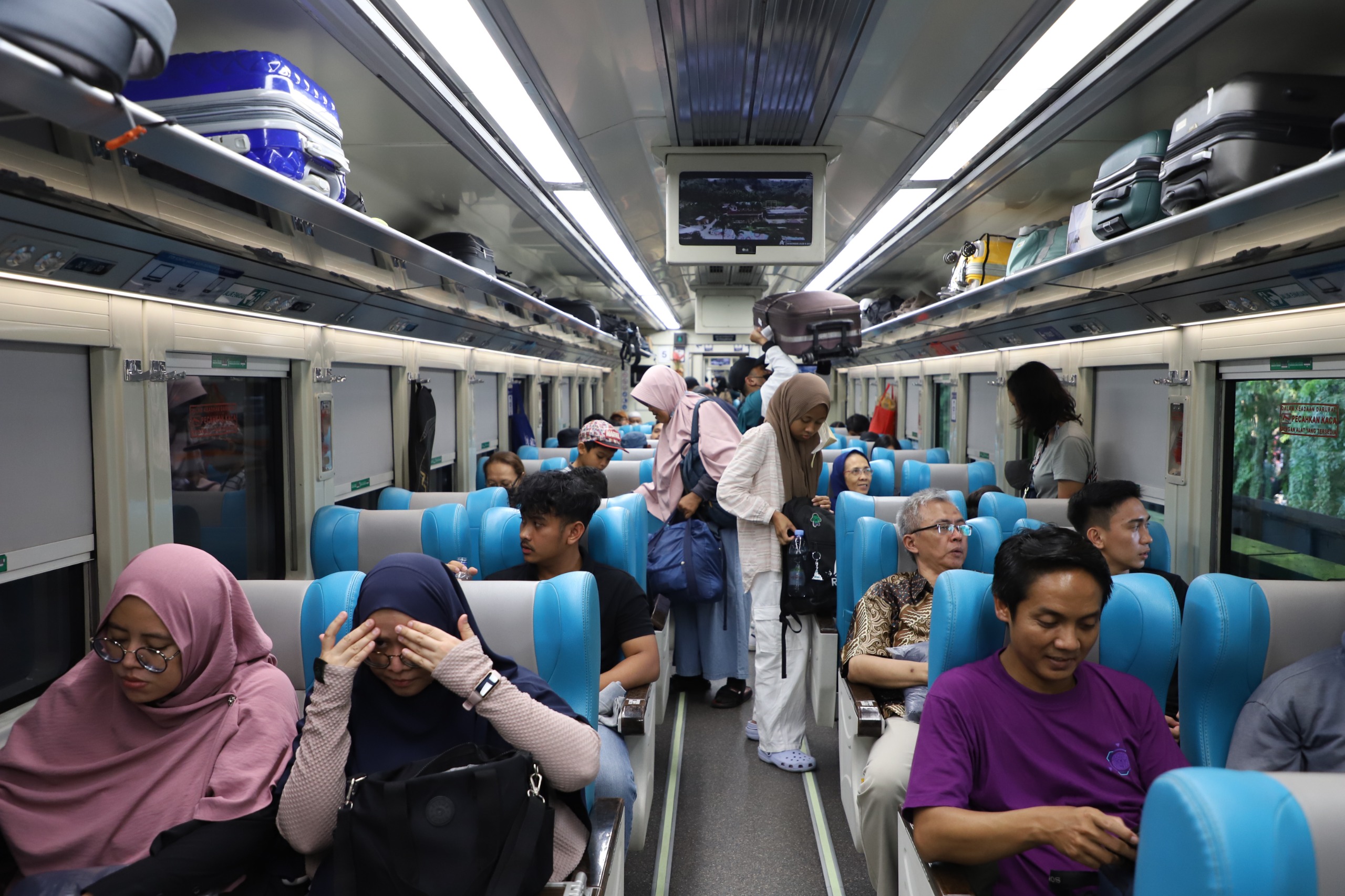 DIBURU: Sebanyak 28 persen dari total keseluruhan tiket yang dijual untuk keberangkatan H-3 lebaran sudah terjual.