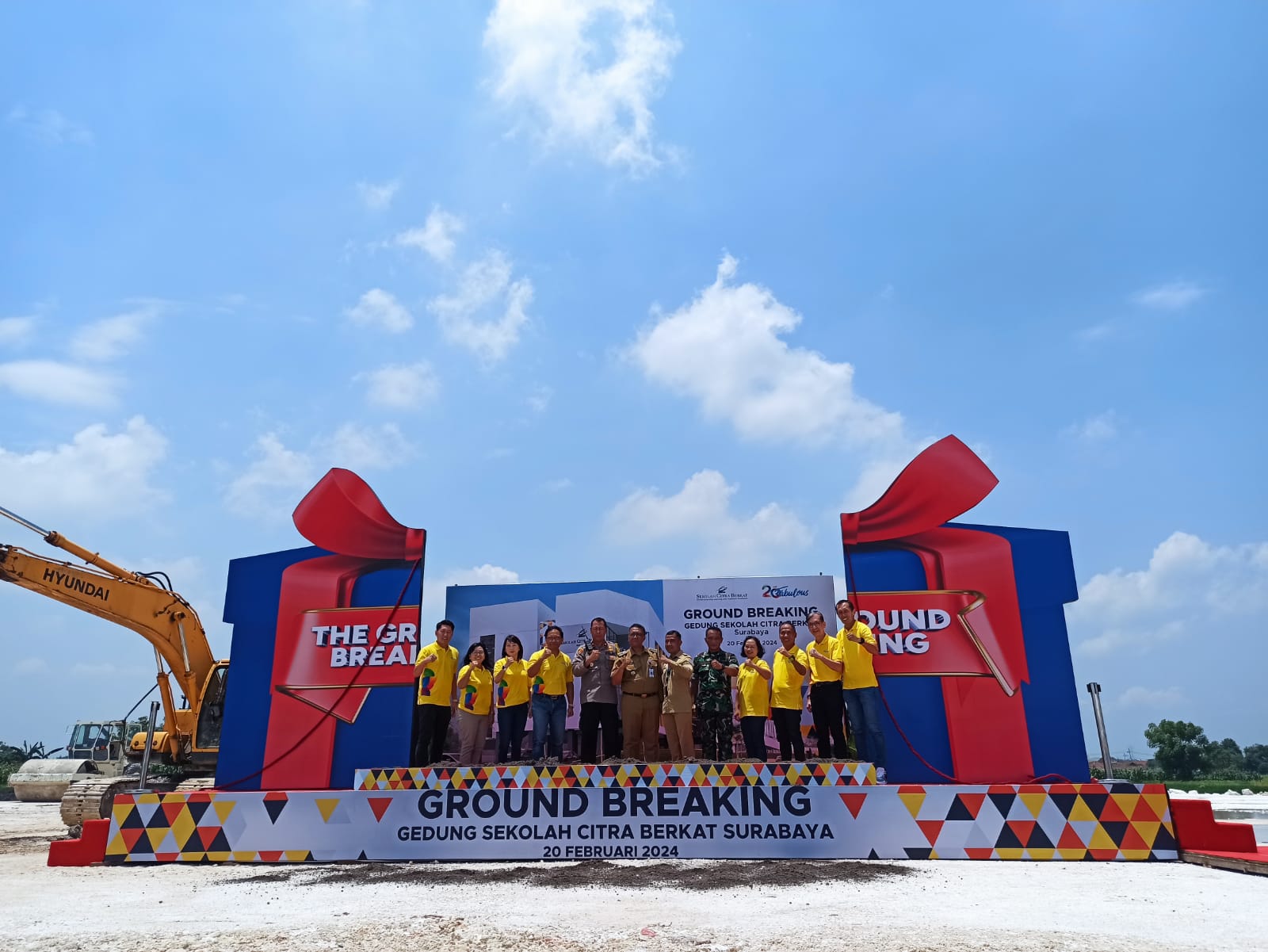 MAKIN LENGKAP : Prosesi ground breaking pembangunan Gedung SMA Sekolah Citra Berkat di NorthWest CitraLand Surabaya.