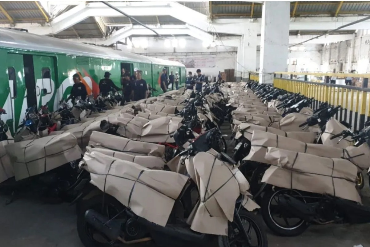 Selain melalui 18 stasiun KA yang disiapkan, Kemenhub juga membuka pendaftaran mudik motor gratis lewat website.
