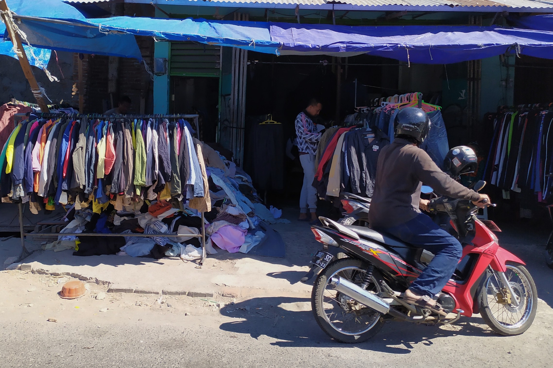 Produk TPT ilegal yang masih membanjiri pasaran menjadi ancaman bagi industri lokal.