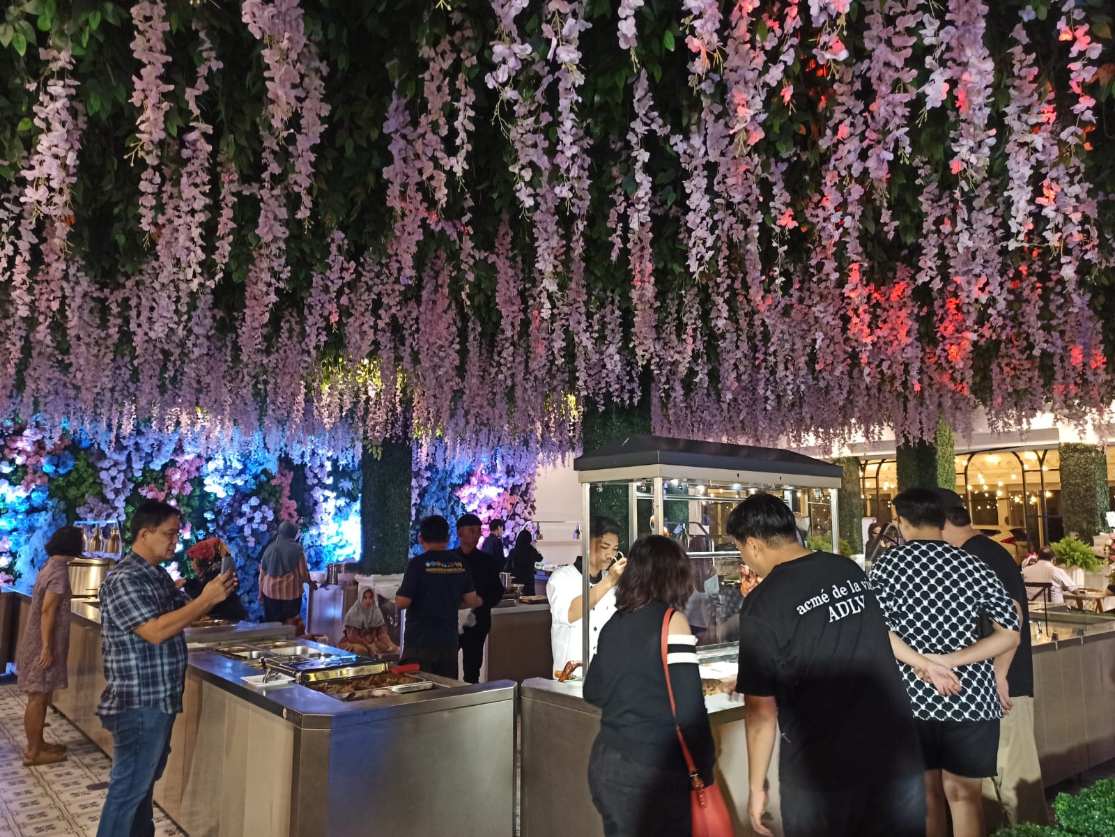 Di Jie Poek DW pengunjung bisa memilih beragam menu yang menggoda selera dengan suasana yang instagramable.