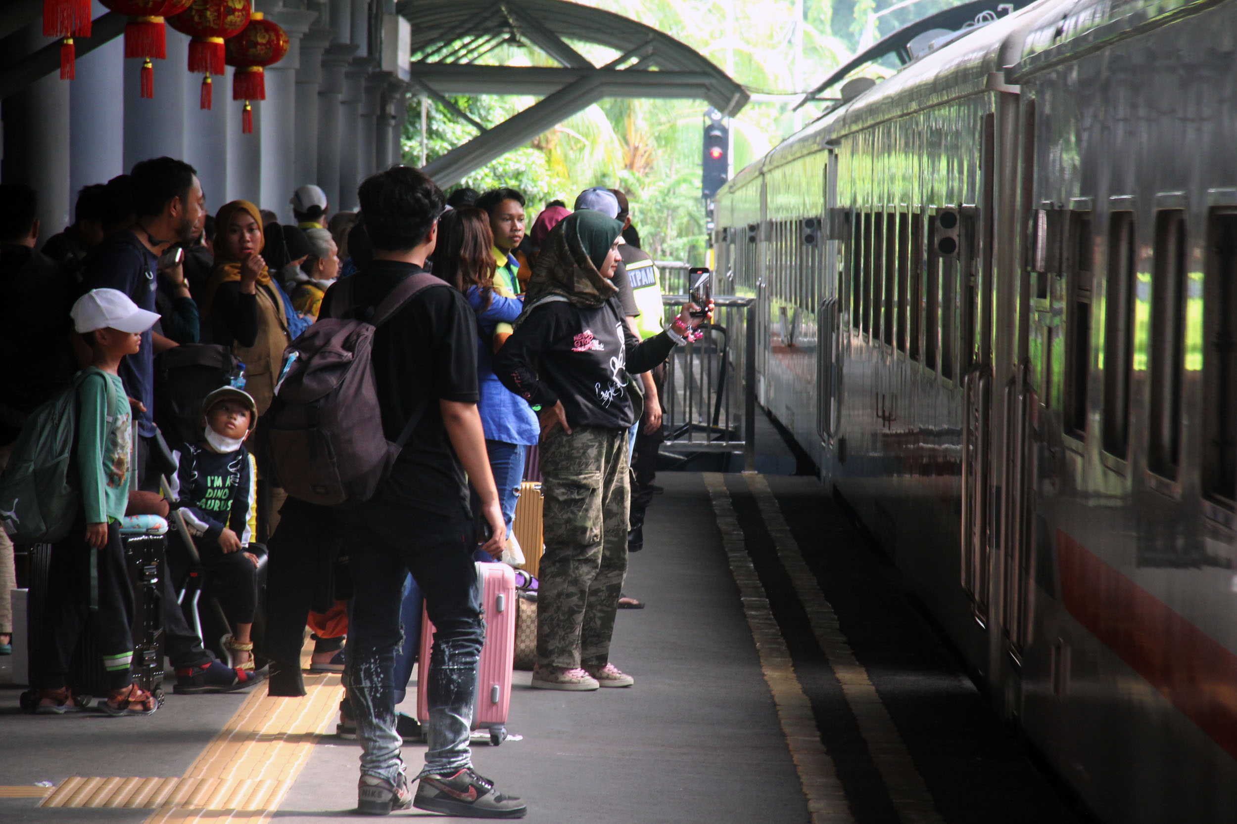 Daop 8 Surabaya menambah 11 KA untuk mengantisipasi lonjakan pemudik.