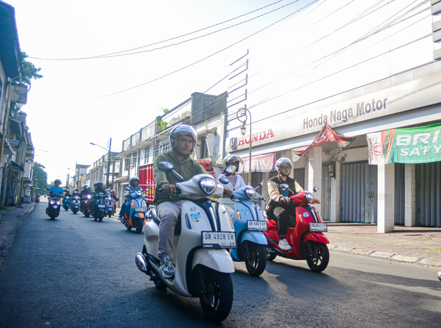 Selain kondisi tubuh dan kendaraan yang prima, safety gear juga diperlukan untuk menjaga keselamatan saat berkendara.