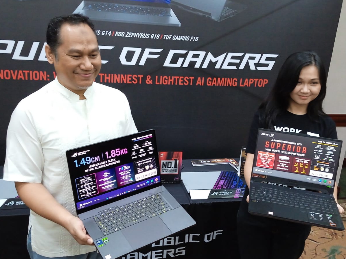 CANGGIH DAN MODERN: Laptop gaming ROG Zephyrus G14 (2024) dan Zephyrus G16 (2024) saat diperkenalkan ke publik.