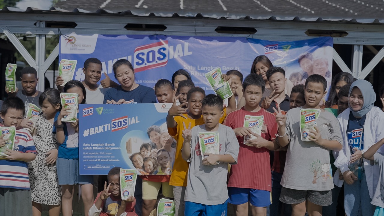 Lewat #BaktiSOSial dengan tema &ldquo;Satu Langkah Bersih untuk Ribuan Senyuman&rdquo; SOS menyasar ratusan panti asuhan dan panti jompo.