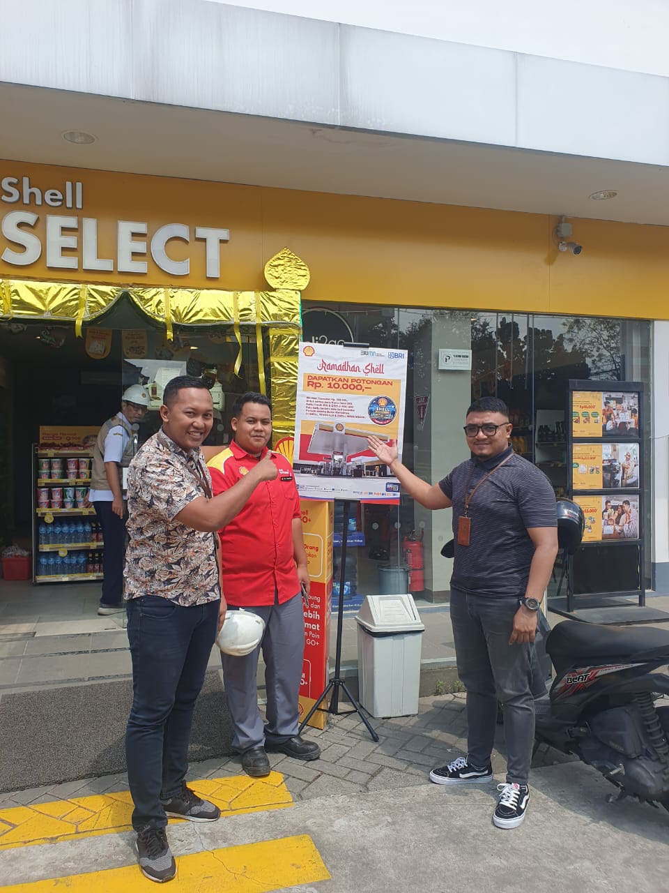BRI Branch Office Surabaya Mulyosari menghadirkan promo menarik berupa potongan jika bertransaksi menggunakan kartu debit, kartu kredit BRI dan QRIS di BRImo di Shell Tenggilis dan Wadungasri.