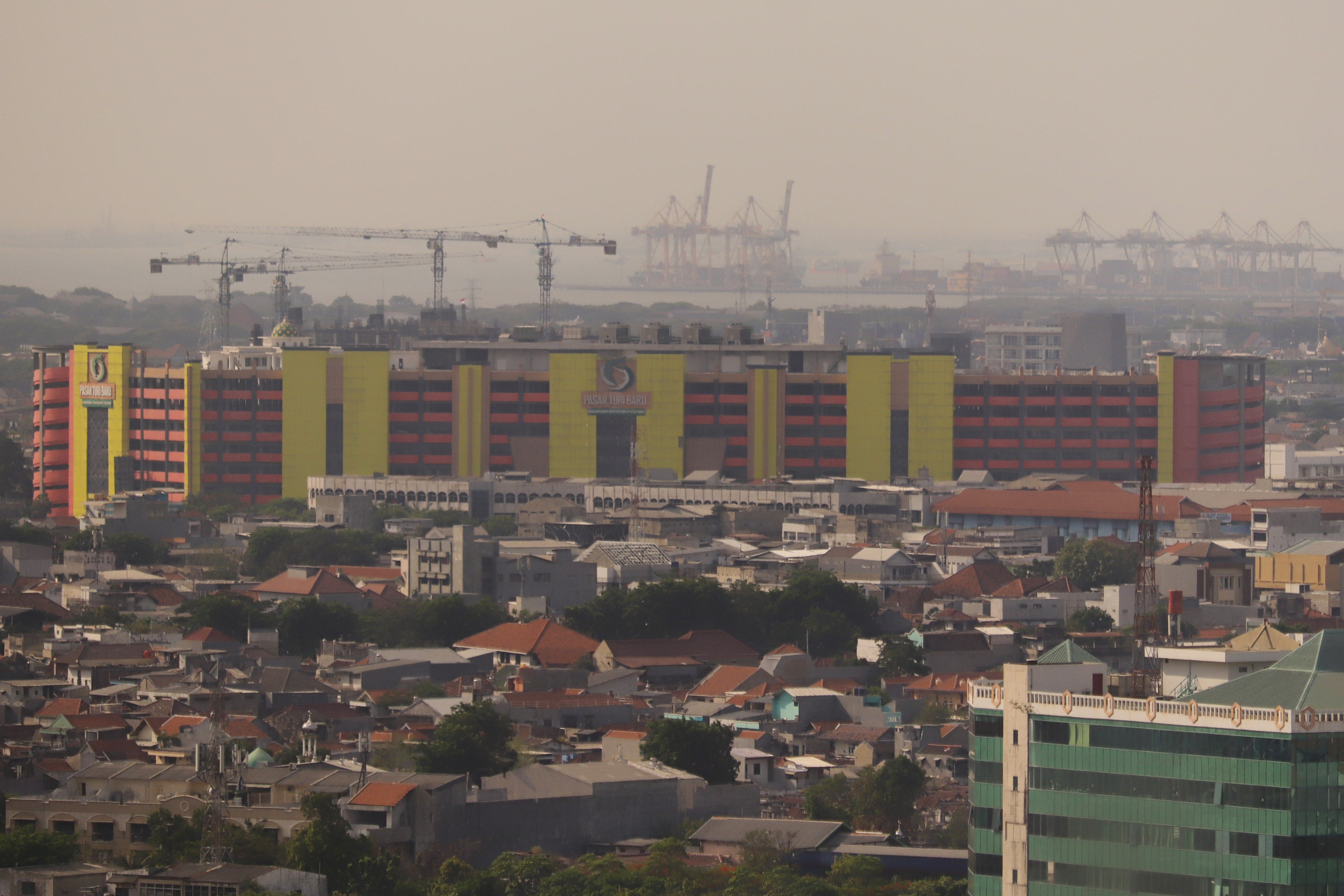Kondisi Jatim yang kondusif dengan berbagai sektor usaha yang berkembang membuat investor tertarik berinvestasi di daerah ini.