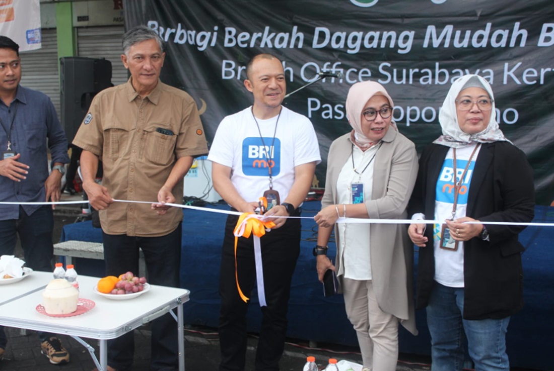 Pembukaan kegiatan Pasar Ramadan di Pasar Soponyono Surabaya yang diselenggarakan oleh BRI BO Kertajaya.