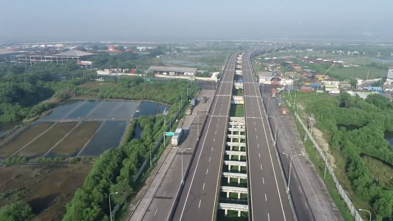 INFRASTRUKTUR: Fly over Terminal Teluk Lamong juga terhubung dengan akses menuju Stadion Gelora Bung Tomo Surabaya.