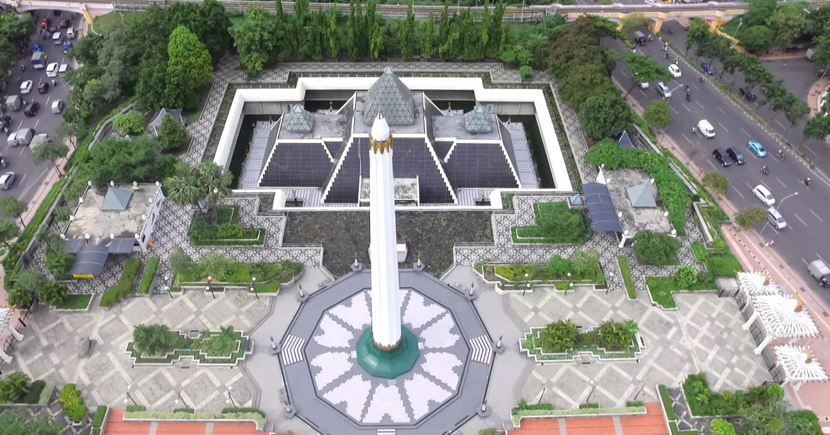 Tugu Pahlawan.