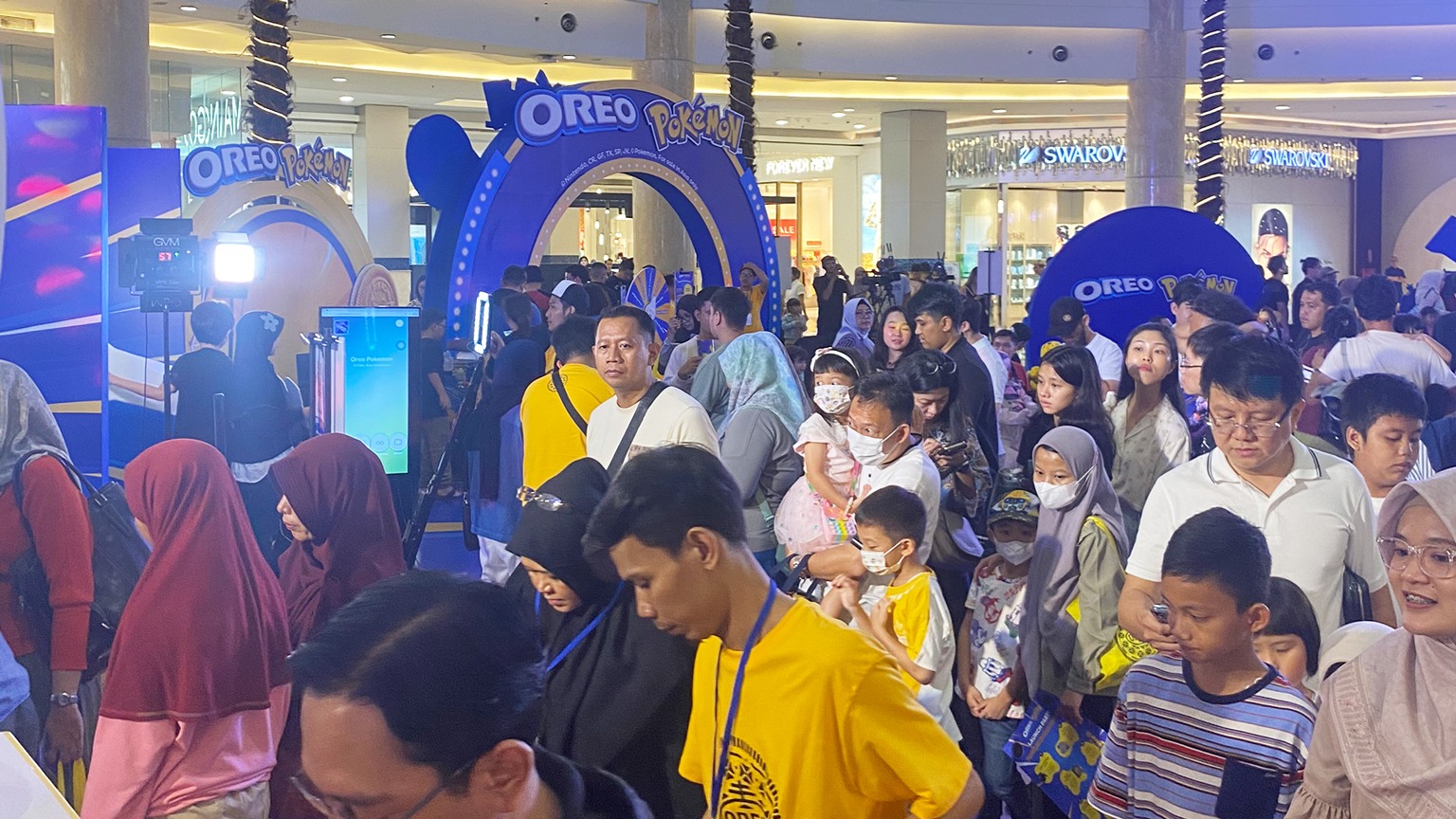 Aktivitas seru sambil menikmati varian rasa OREO bisa dinikmati di OREO Pok&eacute;mon Launch Party di Atrium Tunjungan Plaza 3.