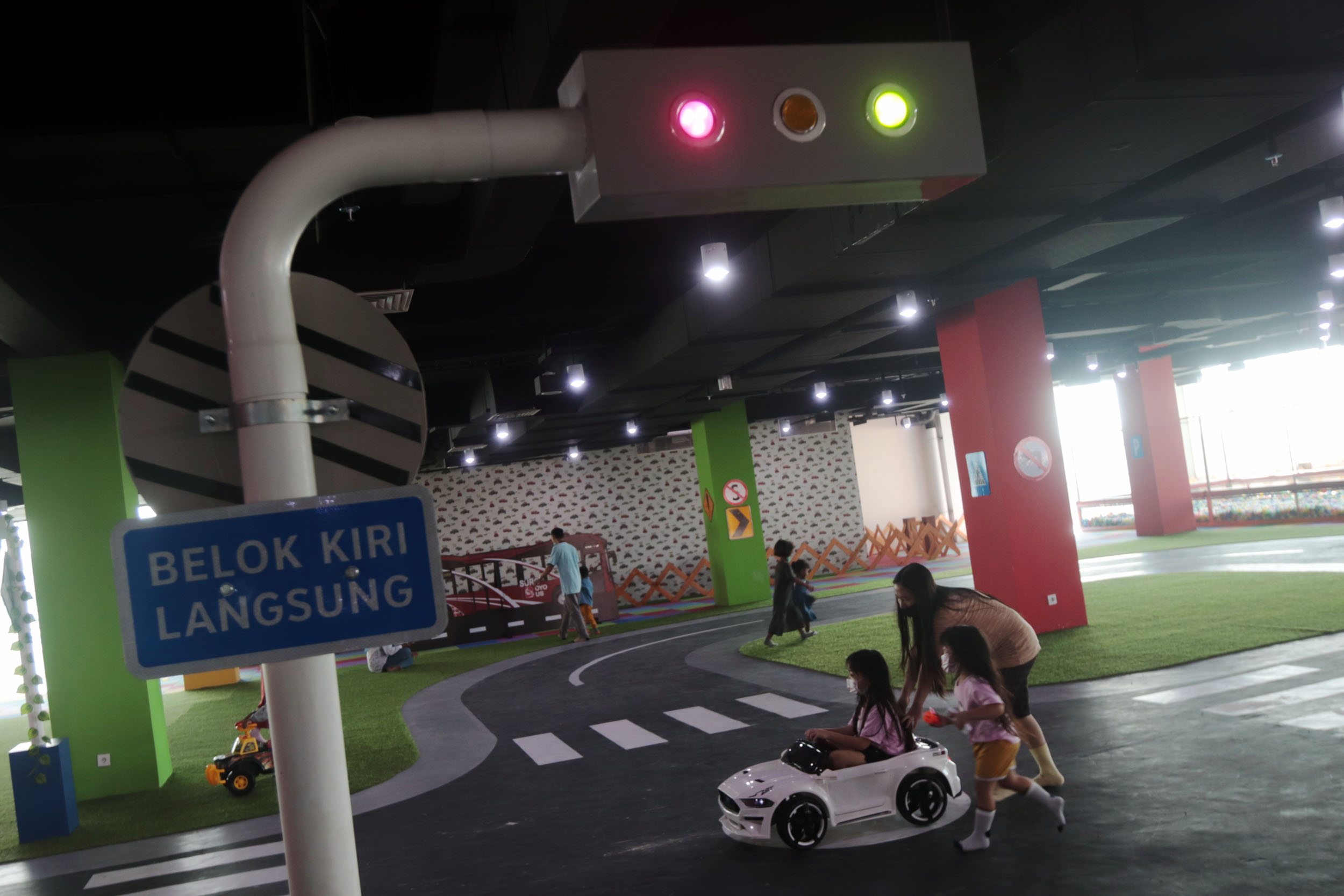Taman Lalu Lintas yang ada di Terminal Intermoda Joyoboyo.