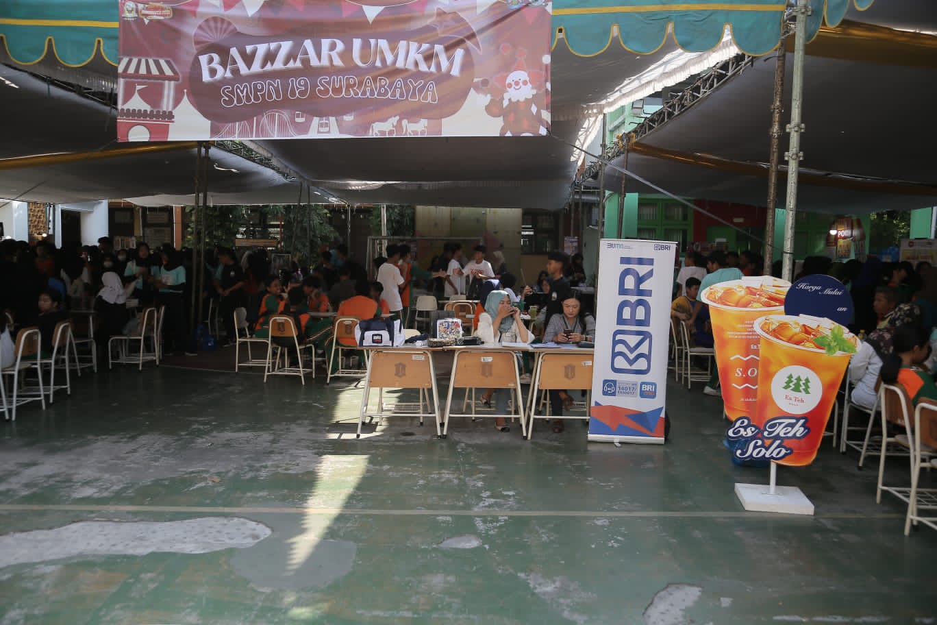 Kegiatan Grebek BRItama Goes To School yang digelar BRI Branch Office HR Muhammad di SMPN 19 Surabaya.