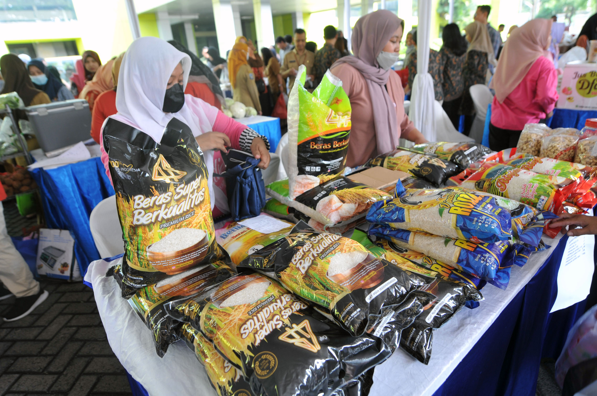 UPAYA STABILISASI: Perpanjangan relaksasi HET beras medium dan premium dilakukan untuk mengatasi tantangan pasokan dan harga pangan.