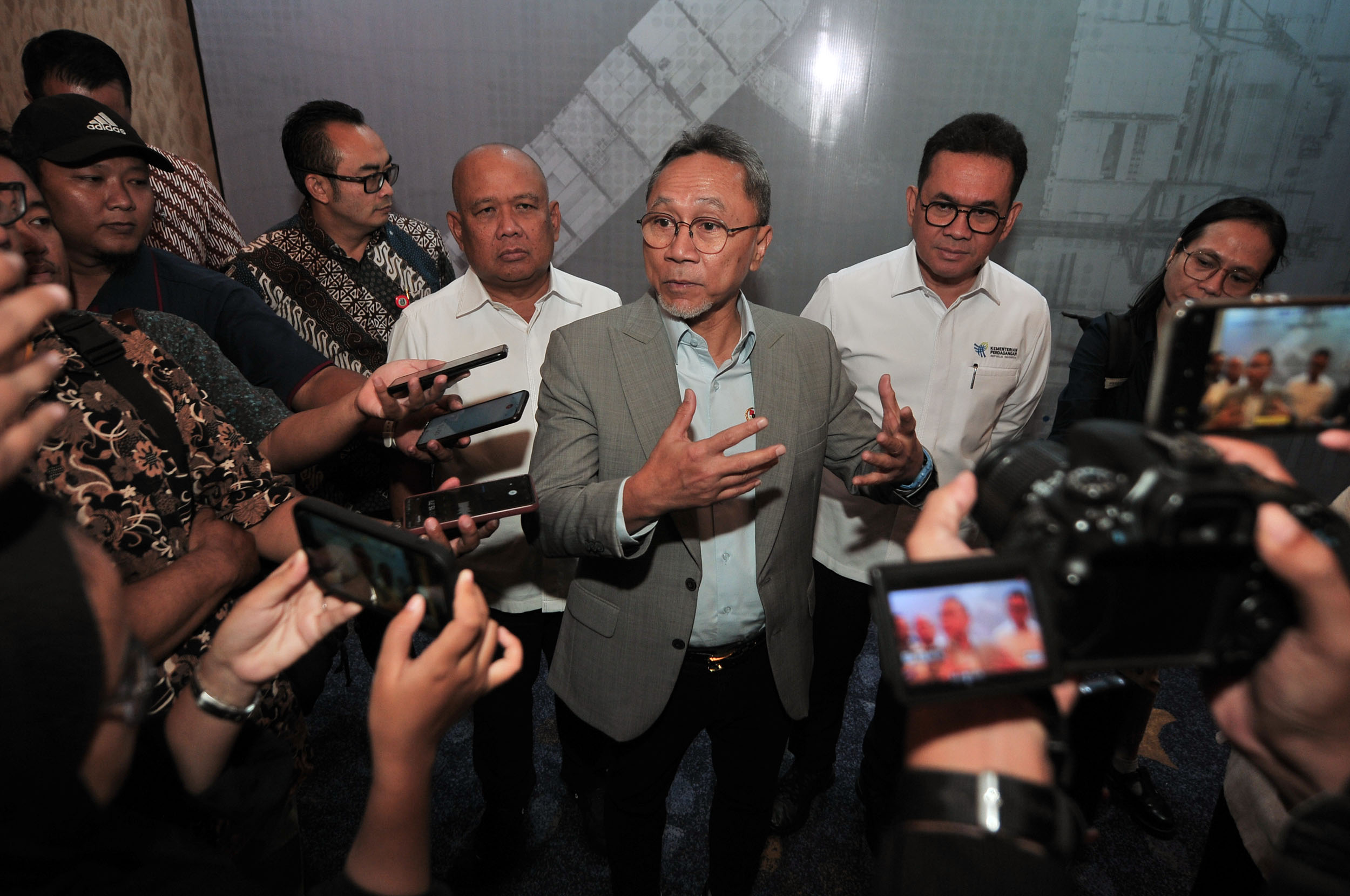 Mendag Zulkifli Hasan saat menghadiri Forum Sinergitas Ekspor dengan tema Strategi Hilirisasi Industri dalam Meningkatkan Ekspor Bernilai Tambah, di Hotel The Westin Surabaya, Kamis (20/6).