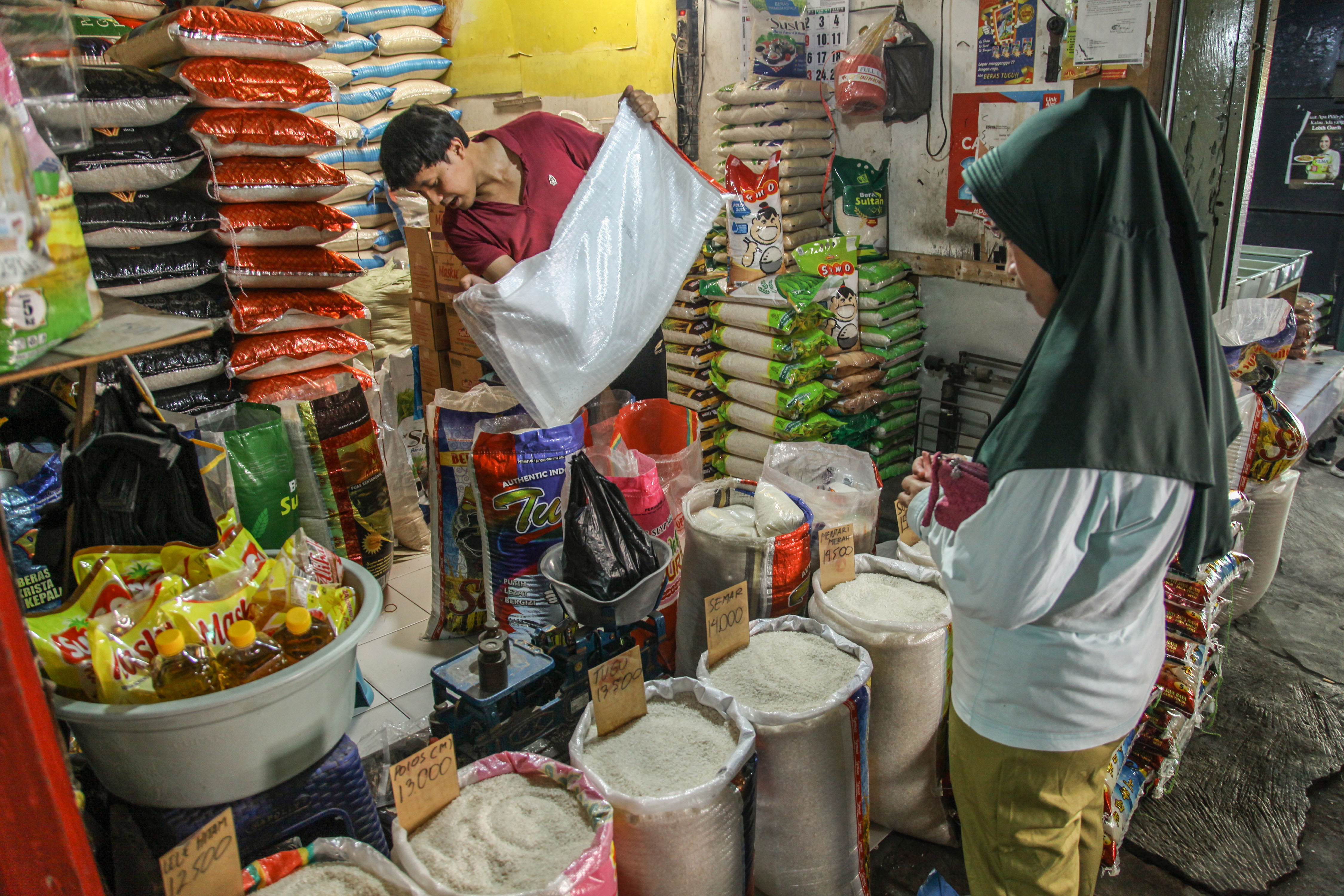 Kelompok makanan dan minuman masih menjadi contributor utama inflasi tahunan Jatim bulan Juni 2024.