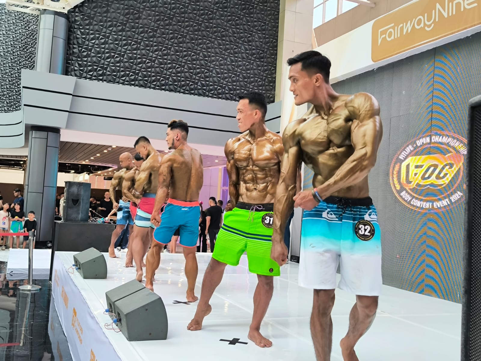 BODY CONTEST: Para peserta FOC 2024 menunjukan kemampuannya dalam body contest di hadapan para juri dan penonton.