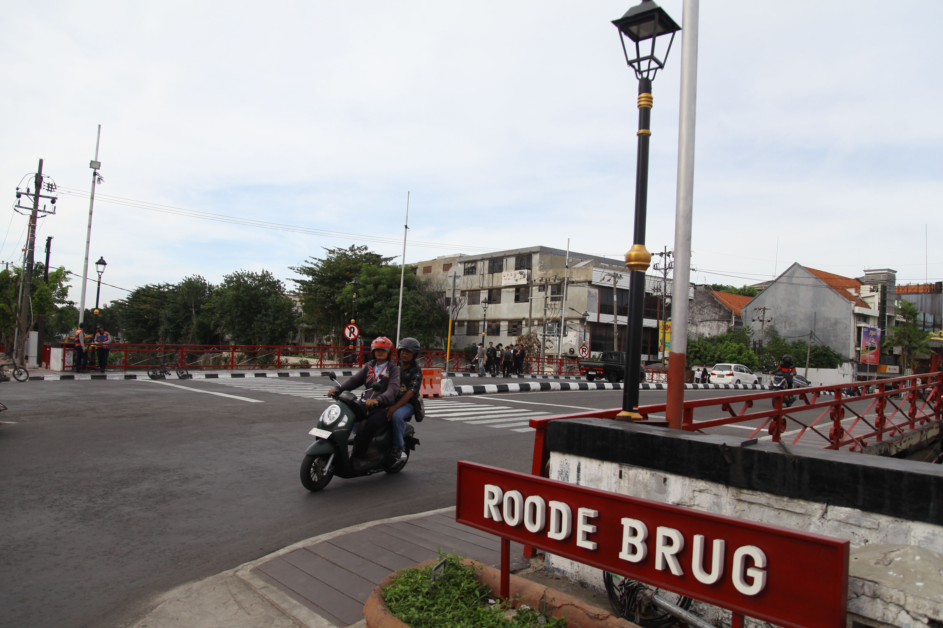 Jembatan Merah.