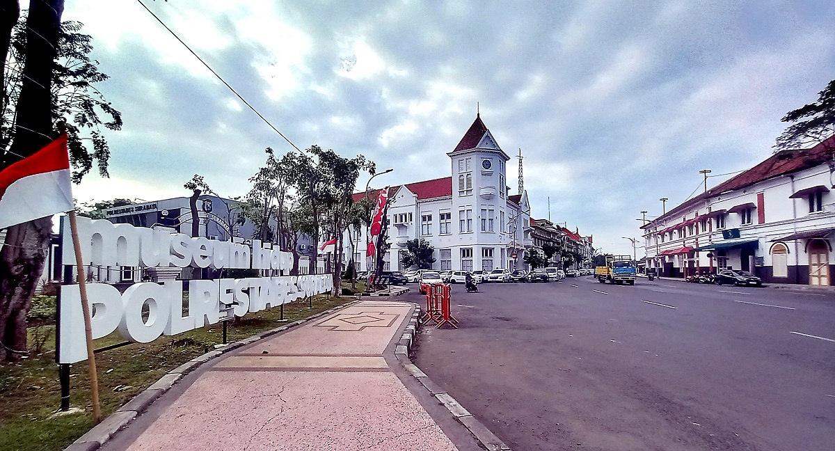 Jalan Veteran - Jembatan Merah.