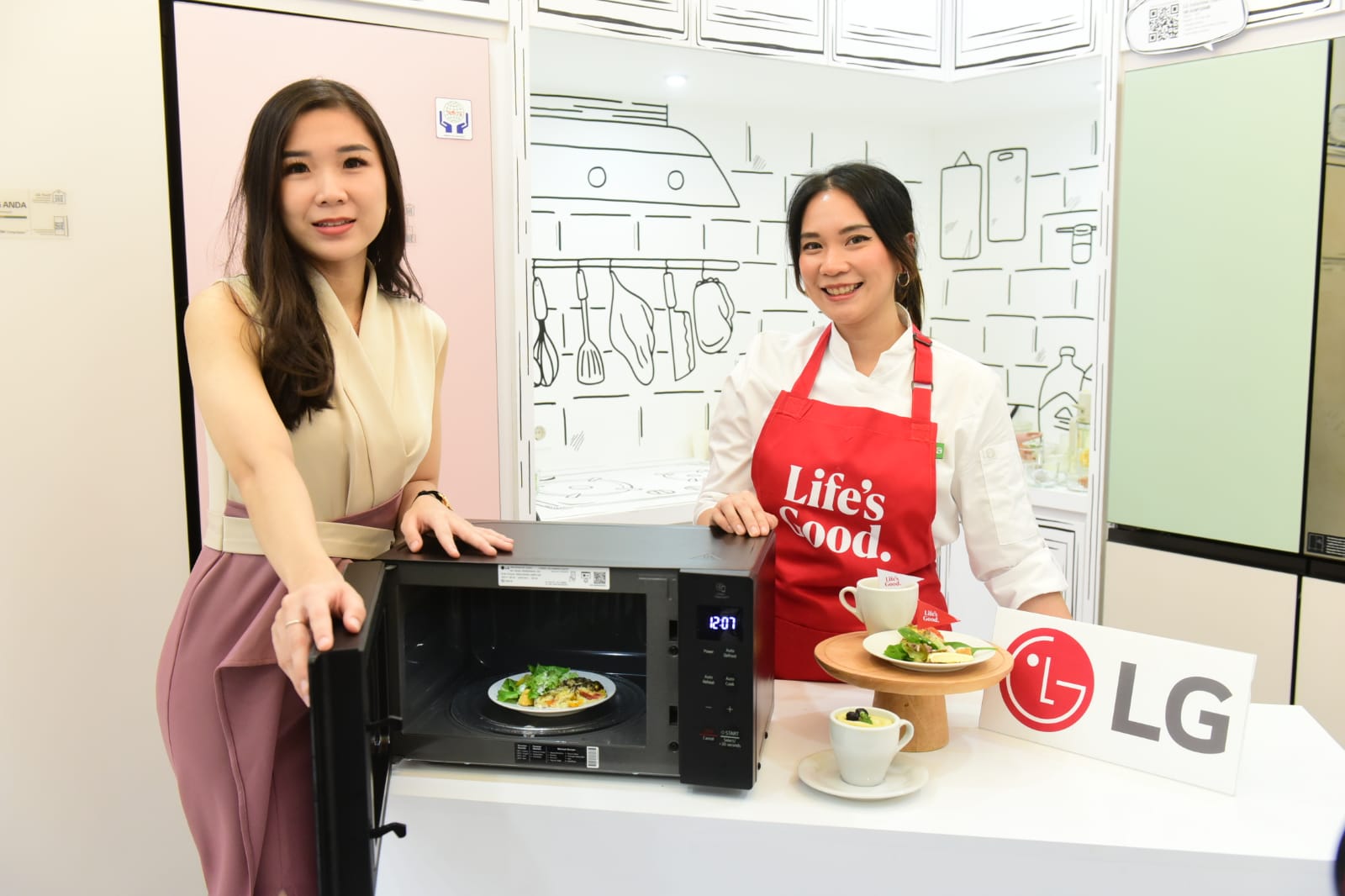 LG Microwave NeoChef Slim didukung dengan teknologi pemanasan yang menghasilkan panas dengan temperatur yang lebih presisi sesuai kebutuhan tiap masakan.