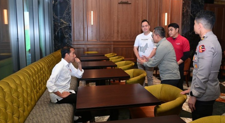 SIAP DIRESMIKAN: Presiden Joko Widodo saat meninjau Hotel Nusantara di IKN, Selasa (30/7).