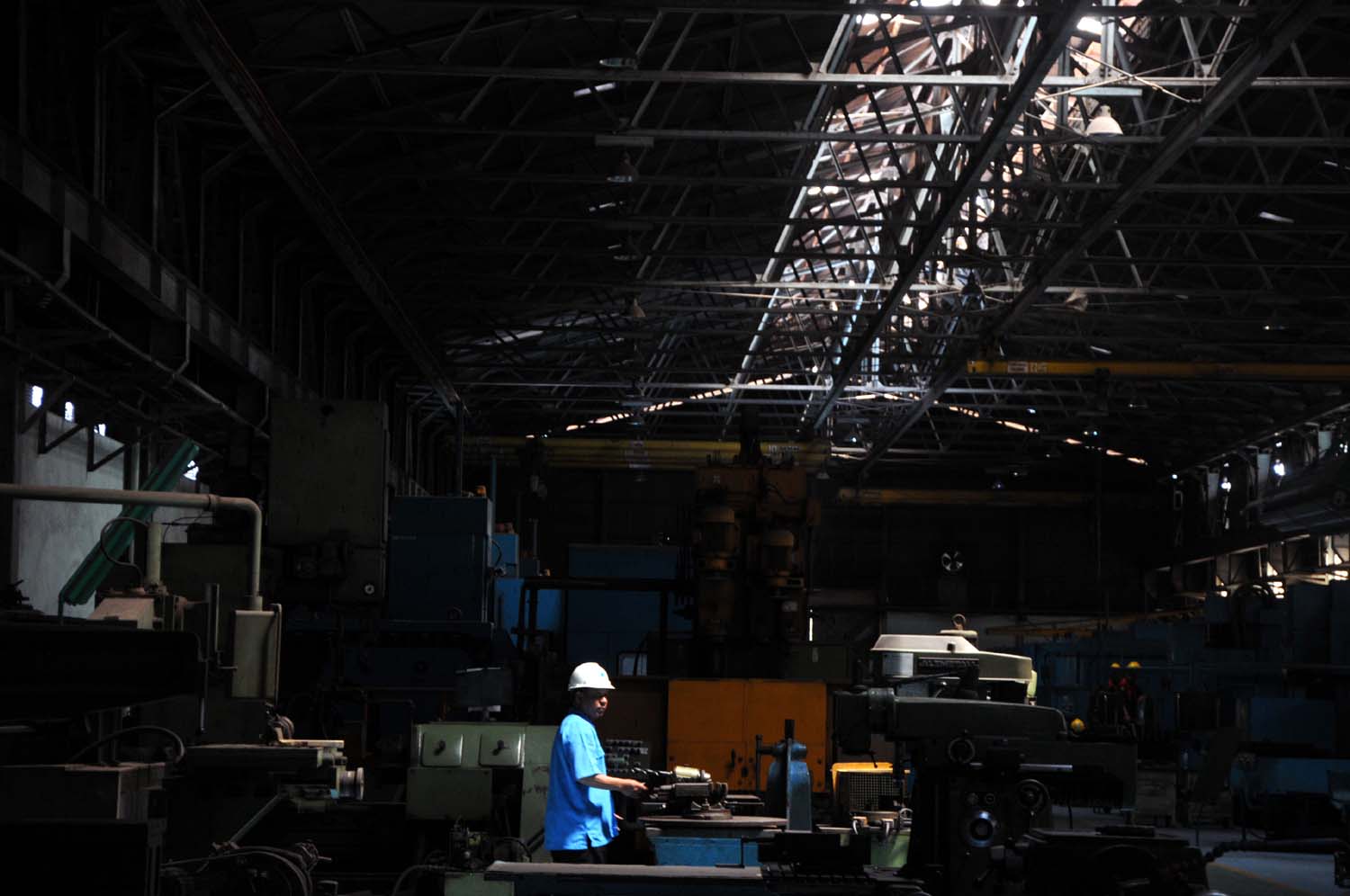 TERKONTRAKSI: Untuk mengembalikan nilai PMI manufaktur dibutuhkan sinergi antar kementerian dan lembaga.