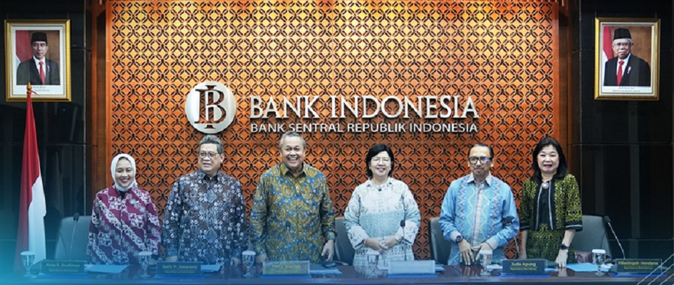 TAHAN: Gubernur BI Perry Warjiyo (tiga dari kiri) mengatakan jika pihaknya memutuskan untuk menahan BI-Rate di angka 6,25 persen. (BANK INDONESIA)