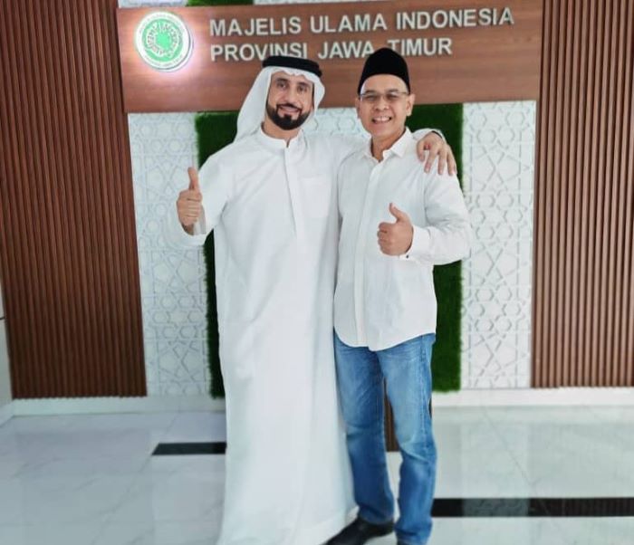 KOMPAK: Hambali bersama Mr. Khalifa AlJaziri AlShehhi. (ISTIMEWA)