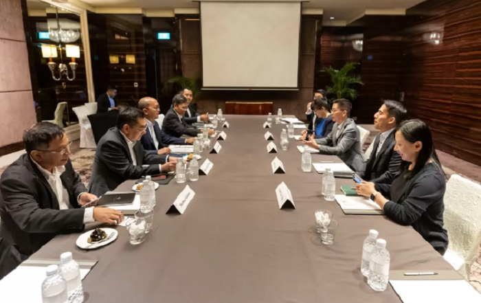 HEAD TO HEAD: Delegasi Kementerian Investasi yang dipimpin Menteri Investasi Rosan Roeslani bertemu dengan investor di Singapura, Selasa (27/8). (IST/KEMENTERIAN INVESTASI)