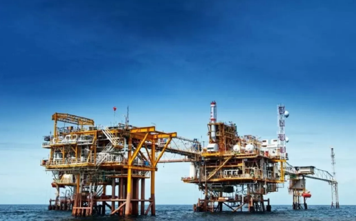 ILUSTRASI: Harga minyak mentah dunia terus anjlok karena OPEC+ menunda rencana untuk meningkatkan produksi setelah harga minyak berjangka anjlok tajam pada pekan ini.