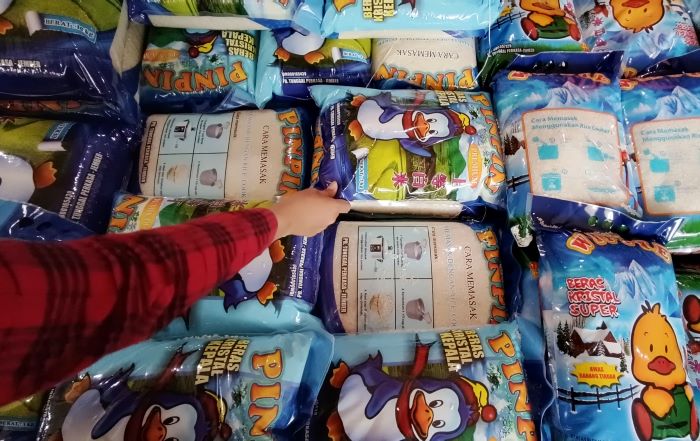 BERAS PREMIUM: Siskaperbapo Jatim hari ini, Minggu (8/9), melaporkan sejumlah harga pangan. Harga beras, baik kualitas medium maupun premium mengalami penurunan.