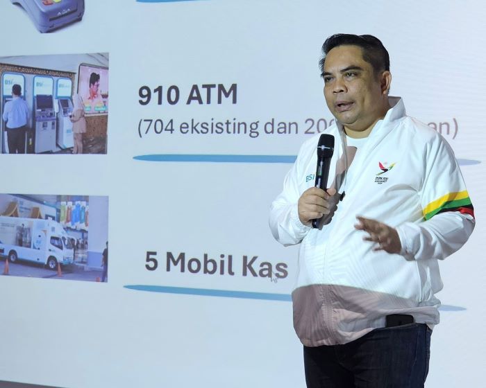 SEMANGAT: Direktur Sales & Distribution BSI Anton Sukarna memaparkan dukungan dan peran BSI untuk gelaran PON XXI 2024 di konferensi pers di Landmark BSI Aceh, Banda Aceh, Minggu sore (8/9).