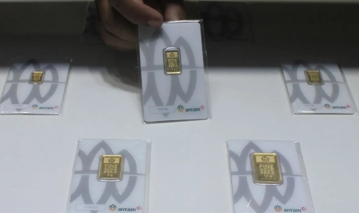 TURUN: Harga emas batangan Antam hari ini menyentuh level di bawah Rp 1.400.000 per gram atau Rp 1.398.00 per gram.
