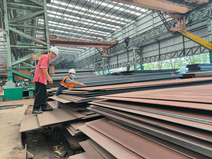 SIAP DIKIRIM: Produk plate baja PT GDST yang siap dikirim ke konsumen sesuai permintaan.