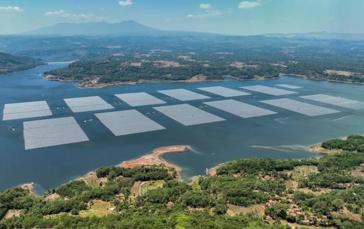 INDAH: PLTS Terapung Cirata 192 MWp yang baru memanfaatkan 4 persen dari luasan waduk.