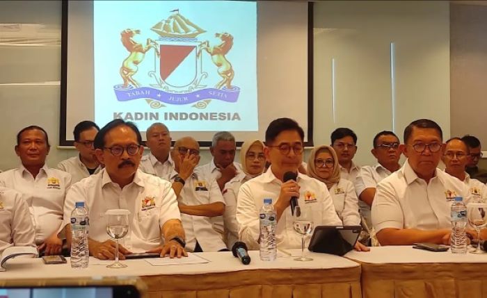 SIAP: Ketua Umum Kadin Arsjad Rasjid saat jumpa pers terkait diselenggarakannya Musyawarah Nasional Luar Biasa (Munaslub) di Jakarta, Minggu (15/9).