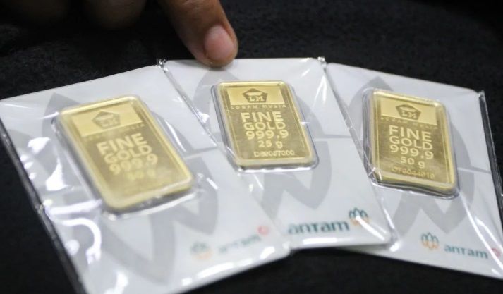 NAIK TERUS: Harga emas batangan keluaran Antam hari ini menjadi Rp 1.455.000 per gram.