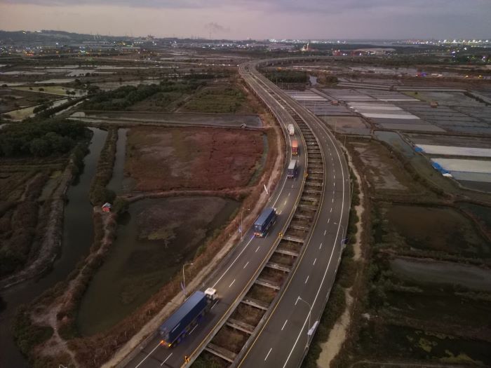 IST PROYEK STRATEGIS NASIONAL: Jalan Flyover Teluk Lamong Surabaya mulai dibuka untuk publik setelah diresmikan Wali Kota Surabaya Eri Cahyadi, Jumat (20/9).