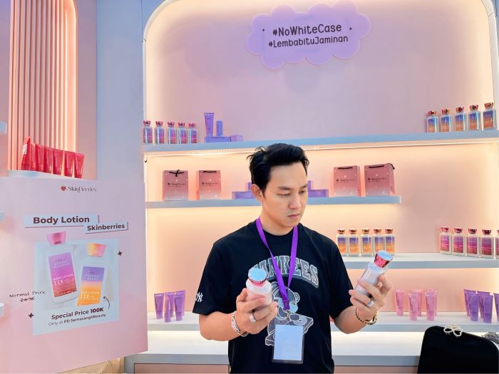 JUJUR: David Lee Thompson saat mereview sebuah produk, dilakukannya dengan jujur.