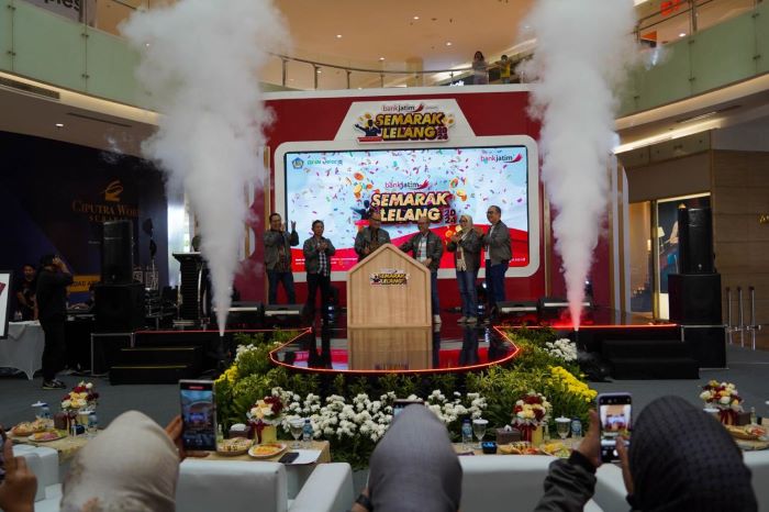 LANGKAH STRATEGIS: Opening ceremony kegiatan Semarak Lelang 2024 yang digelar Bank Jatim, Jumat (27/9).