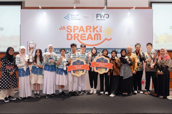SELAMAT: SMP Pembangunan Jaya Tangsel jadi juara I dan SMPN 6 Depok juara II di JA SparktheDream Social Challenge&ndash;2024 Indonesia Final, yang digelar oleh FWD Insurance dan PJI