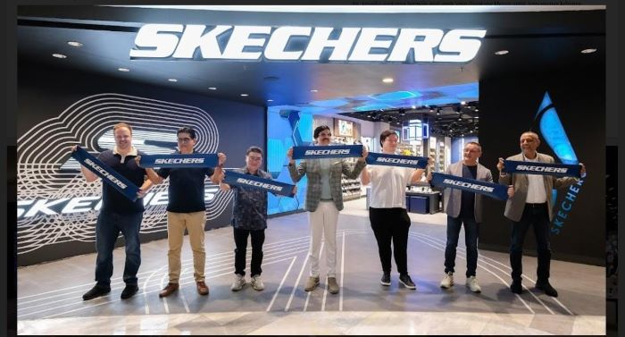 BUKA: Skechers, merek global terkemuka dalam industri alas kaki, resmi melakukan pembukaan toko flagship terbesarnya di Tunjungan Plaza 5, Surabaya, Jumat (4/10).