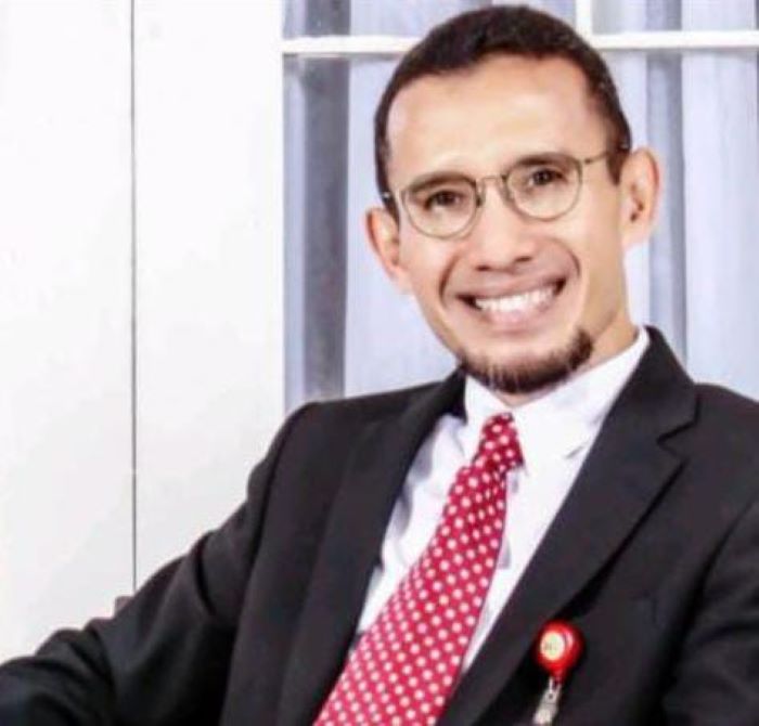 Direktur Pengawasan Perilaku Pelaku Usaha Jasa Keuangan, Edukasi, dan Perlindungan Konsumen dan Layanan Manajemen Strategis OJK Provinsi Jawa Timur Dedy Patria