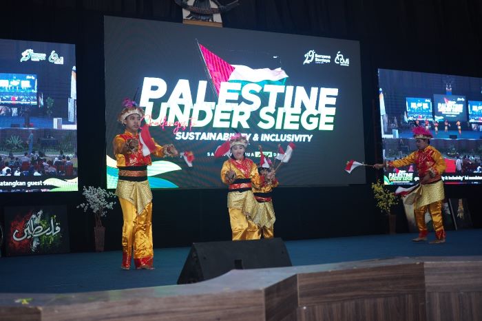 UNJUK: Peringatan puncak milad ke-29, LMI mengadakan konser amal di Graha ITS, Surabaya, Minggu (6/10).