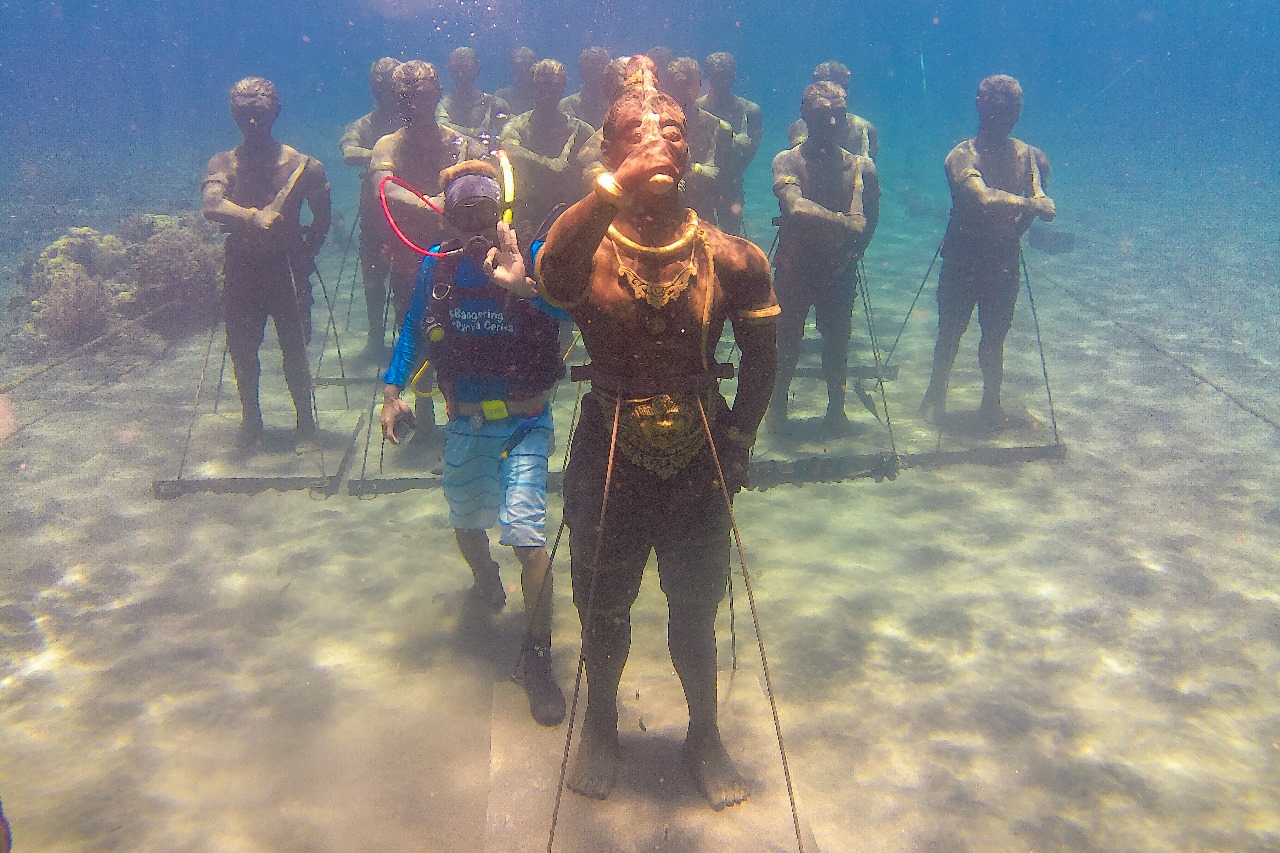 INDAH: Keindahan bawah laut di objek wisata Majapahit