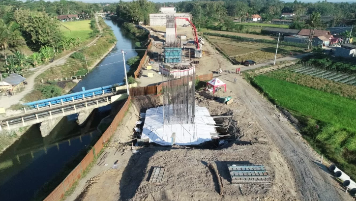 DIKEBUT: Aktivitas pembangunan Jalan Tol Yogyakarta-Bawen yang membentang sepanjang 75,12 km yang menghubungkan Semarang ke Yogyakarta.