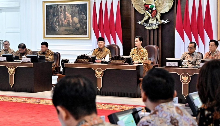 SERIUS: Presiden Prabowo Subianto memimpin Sidang Kabinet Paripurna perdana di Ruang Sidang Kabinet, Jakarta, Rabu (23/10).